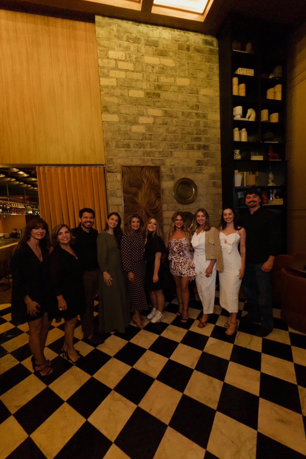 A grandiosa festa de 15 anos de Julia Bittencourt estampa capa da Magazine Ilustre