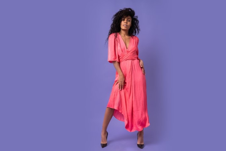 Descubra quais cores combinam melhor com cada tom de pele e acerte no vestido