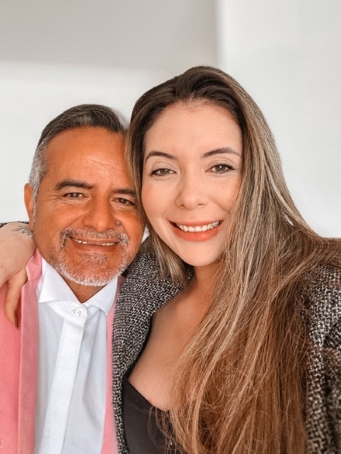 Pai semianalfabeto transforma vida da filha após mensagem em rede social