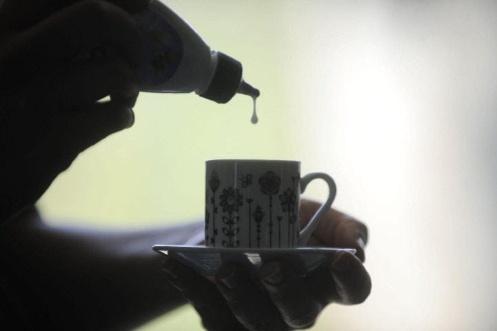 O perigo de adoçantes em alimentos quentes ou ácidos