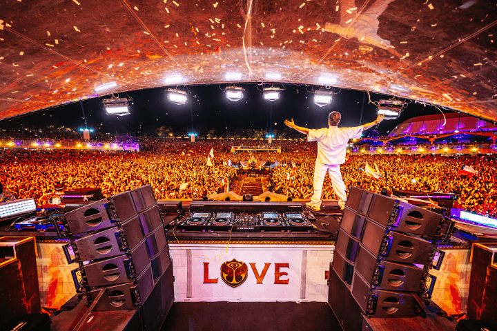 Alok encerra a edição do Tomorrowland Brasil e se torna o primeiro brasileiro a realizar o feito