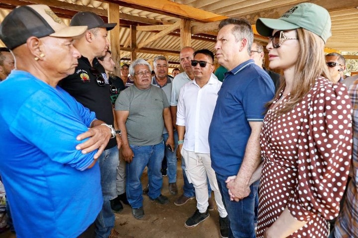 Primeira-dama de MT comemora projeto de construção de casas em aldeia indígena atingida por incêndio