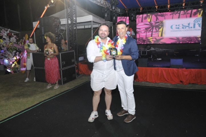 Savio Pereira comemora em festa havaiana os 22 anos do seu Programa de TV