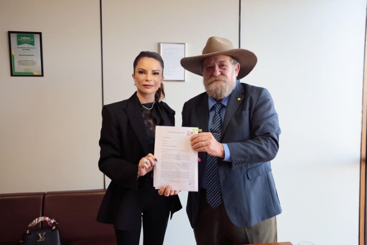 Na capital do Brasil, Virginia Mendes apresenta programa SER Família Mulher ao deputado Nelson Barbudo e cobra prisão perpétua