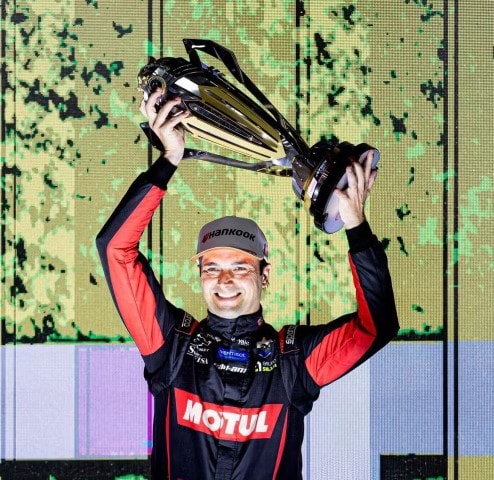 Nelsinho Piquet vence em Cuiabá única prova noturna do circuito brasileiro de Stock Car